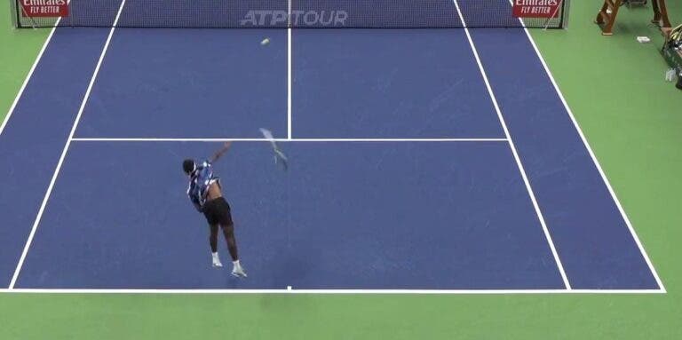[VIDEO] Elias Ymer pierde el saque… ¡Por culpa de su raqueta!