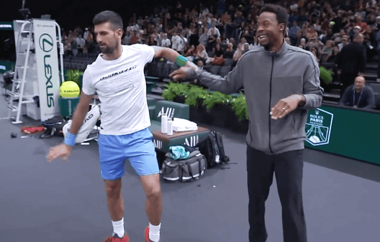 [VIDEO] Monfils le enseña a Djokovic sus movimientos de baile y Novak lo sorprende