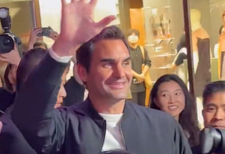 Federer vuelve a Shanghái para recibir un homenaje especial y los fans estallan