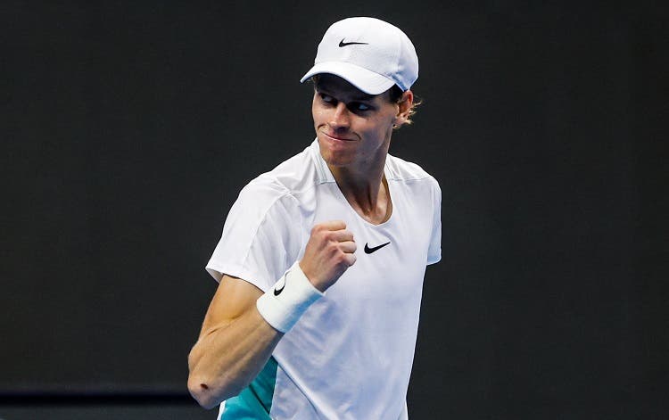 Jannik Sinner se impone a un combativo Medvedev y es finalista del ATP Finals de Turín