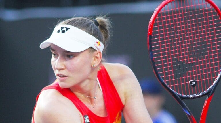 WTA Finals: Elena Rybakina se lleva un partidazo ante Maria Sakkari y sigue con vida