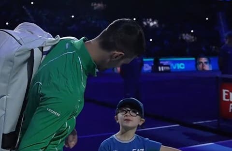 djokovic-ball-kid